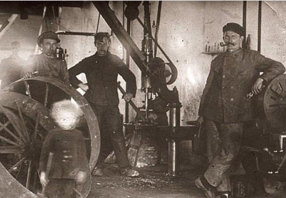Roden - Rikkert Zuiderveld aan de Schoolstraat (1920-1940)