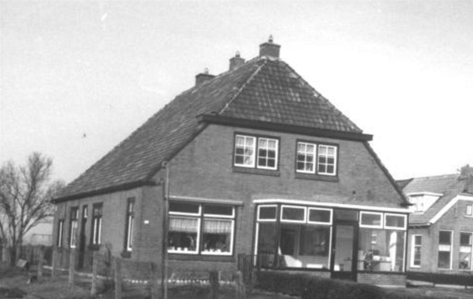 Veendijk - H. Knol, Veendijk 41. Foto 1977