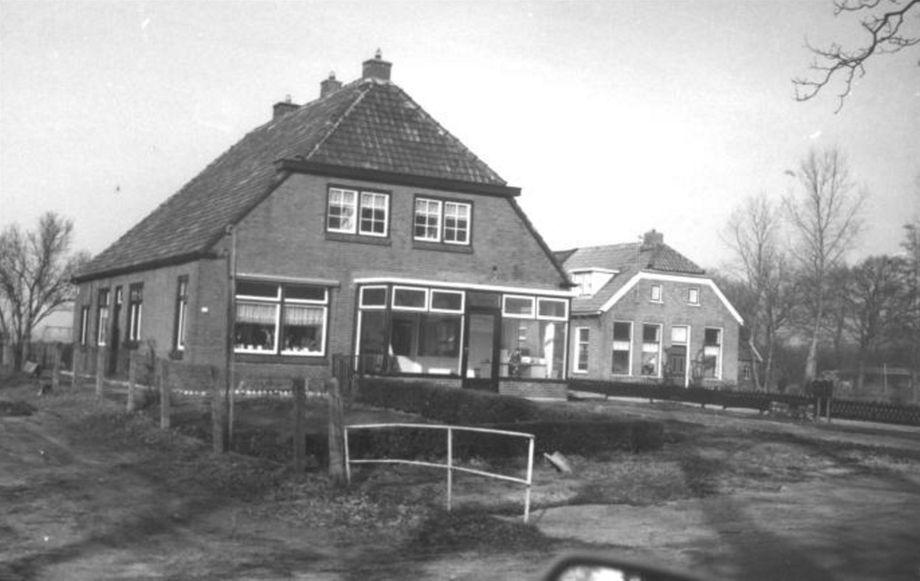Veendijk - H. Knol, Veendijk 41. Foto 1977