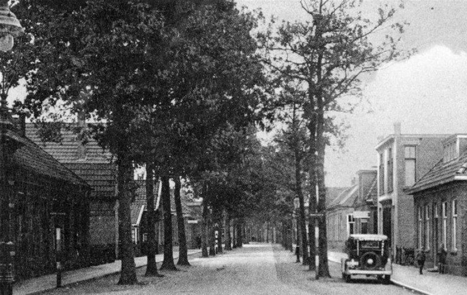 Assen - rechts Joh. Wietzema, Steendijk 6. (foto tussen 1931 en 1935)