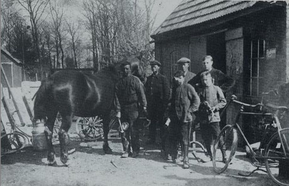 Kamps, Jan - Gieten (meest linkse persoon)