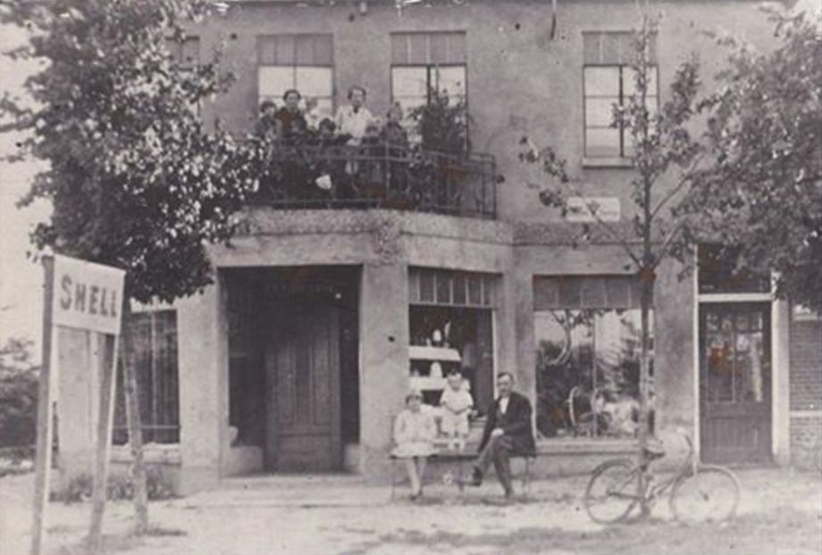 Barger Oosterveld - Brüning (Jonkey Heine) - Meerdijk 104 (foto 1930)