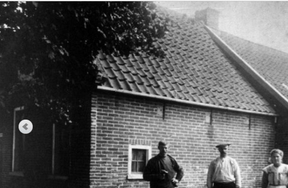 Smilde - Keizer - Veenhoopsweg 45 - vlnr: Cornelis Albertus Keizer, Zwiers, kleine Cornelis Keizer (overleden op 3-jarige leeftijd), Jantina Keizer-Hummel.(ca. 1914)