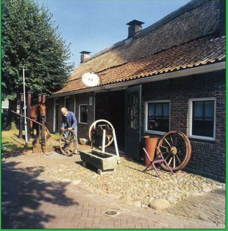Diever - Peperstraat 7 - Klaas Kleine aan het werk