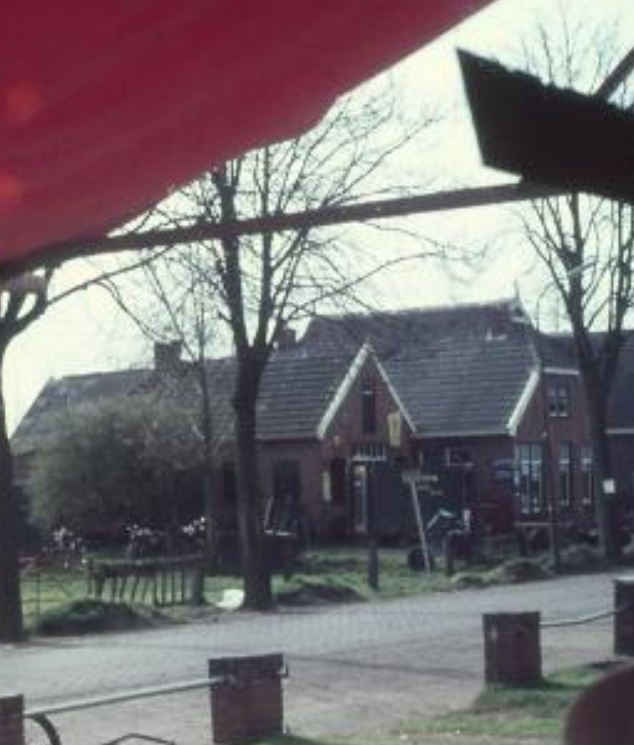 Zeijen - smederij Lanting - Hoofdstr. 17 - vanuit de winkel van Westerhof