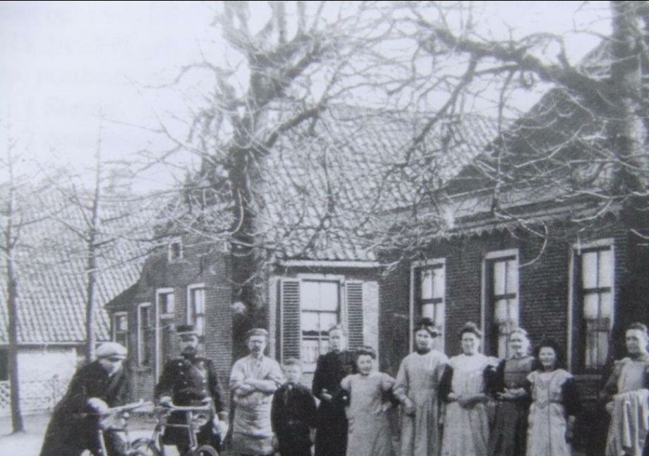 Smilde - Jan Tigelaar met familie - Hoofdweg 6 Bron: Hist.Ver. 